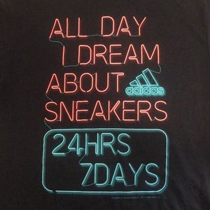 Adidas sneakers T-shirt